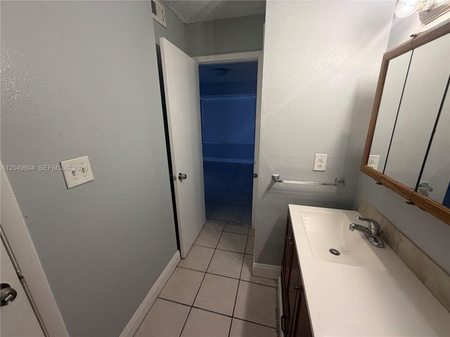 15560 SW 104th TER 611, Miami, FL 33196