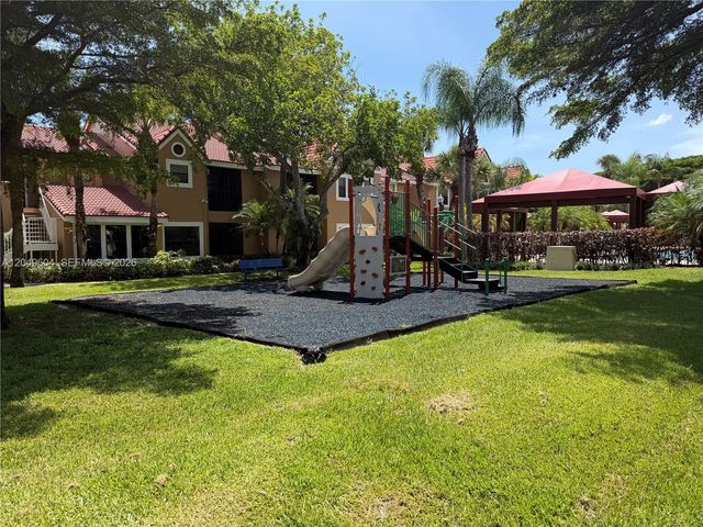 15560 SW 104th TER 611, Miami, FL 33196