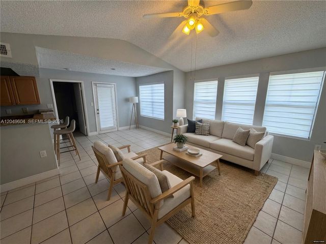 15560 SW 104th TER 611, Miami, FL 33196