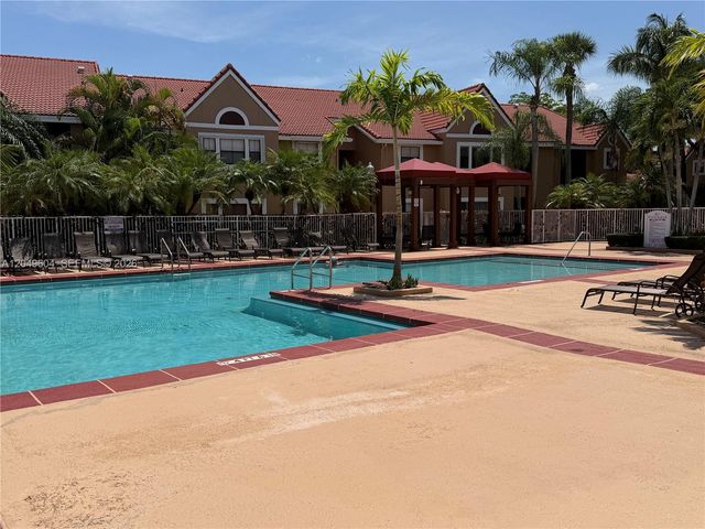 15560 SW 104th TER 611, Miami, FL 33196
