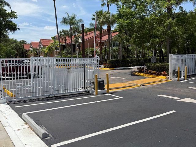 15560 SW 104th TER 611, Miami, FL 33196