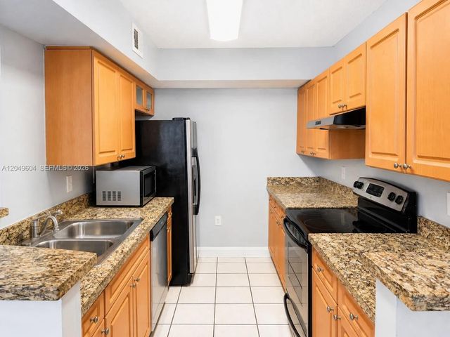 15560 SW 104th TER 611, Miami, FL 33196