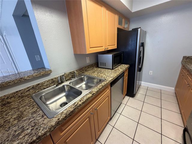 15560 SW 104th TER 611, Miami, FL 33196