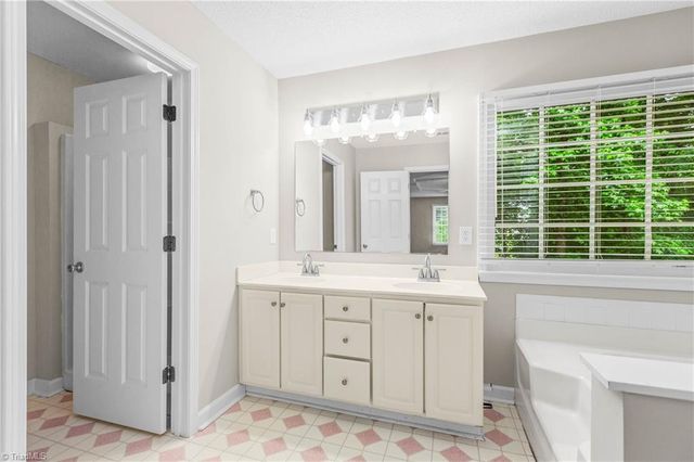 7088 Orchard Path Drive, Clemmons, NC 27012