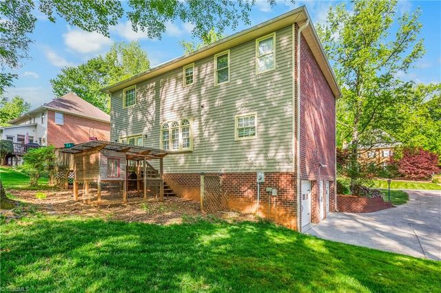 7088 Orchard Path Drive, Clemmons, NC 27012