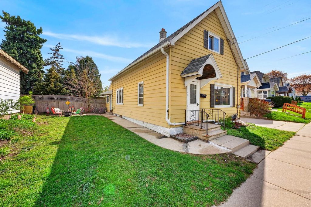 925 Lincoln AVENUE, Milwaukee, WI 53207