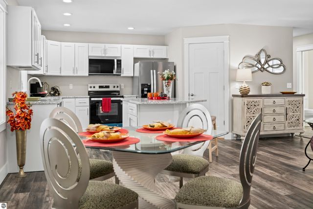 2757 Fashion Avenue, Interlochen, MI 49643