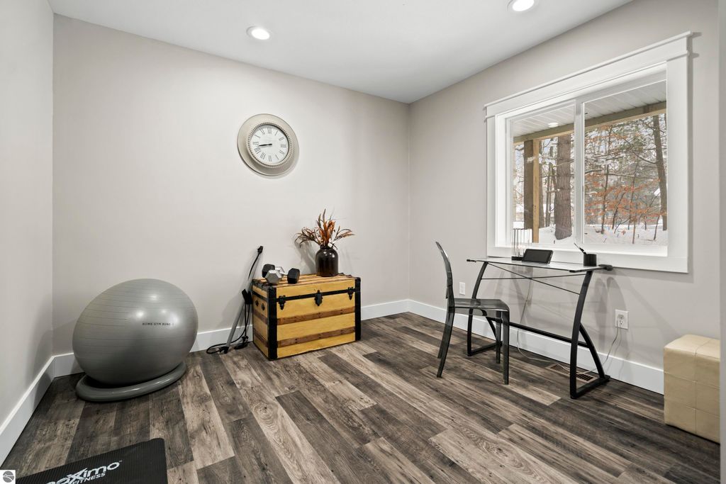 Image 5 of property listing at 2757 Fashion Avenue, Interlochen, MI 49643