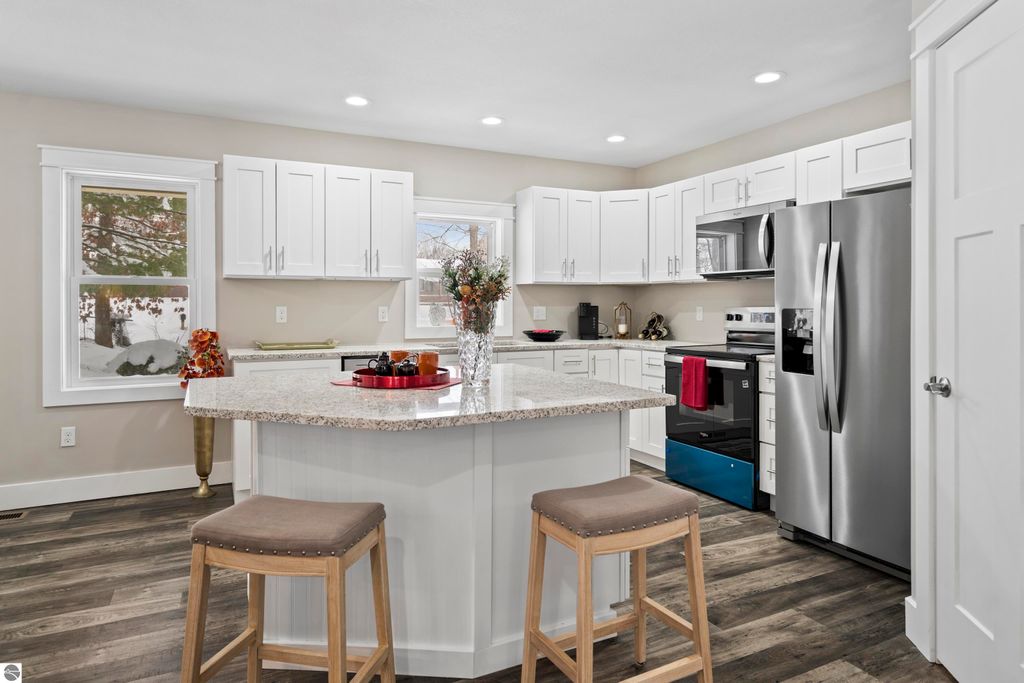 Image 6 of property listing at 2757 Fashion Avenue, Interlochen, MI 49643