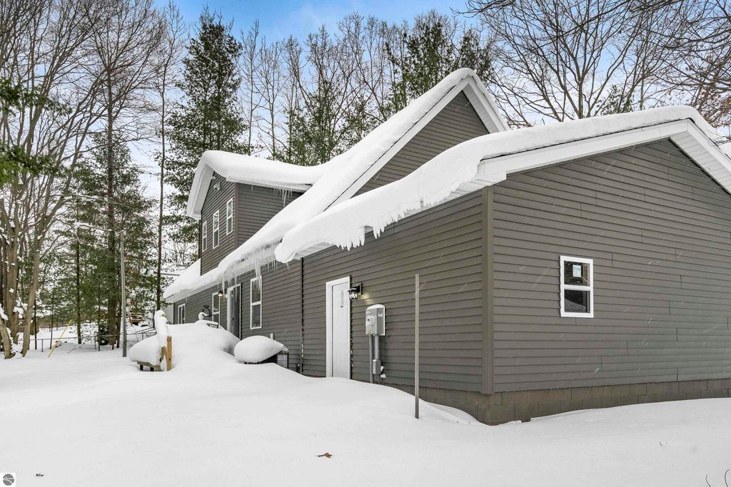 Image 27 of property listing at 2757 Fashion Avenue, Interlochen, MI 49643