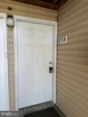 211 HIGHLAND BLVD #211, New Castle, DE 19720
