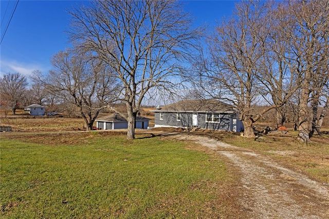 26104 E 273rd Street, Harrisonville, MO 64701
