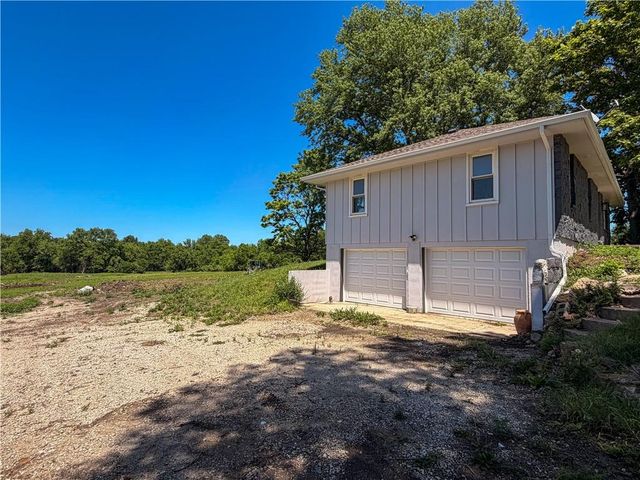 26104 E 273rd Street, Harrisonville, MO 64701
