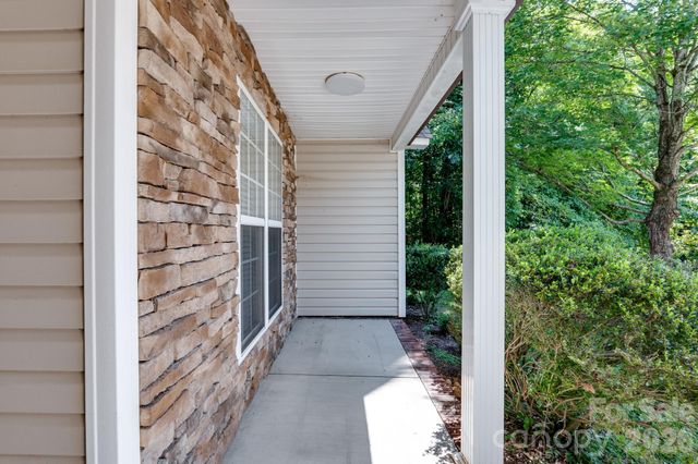 7917 Pebbleridge Drive, Charlotte, NC 28212