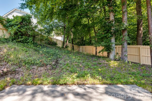 7917 Pebbleridge Drive, Charlotte, NC 28212
