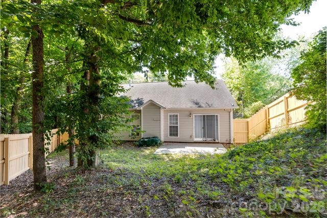 7917 Pebbleridge Drive, Charlotte, NC 28212