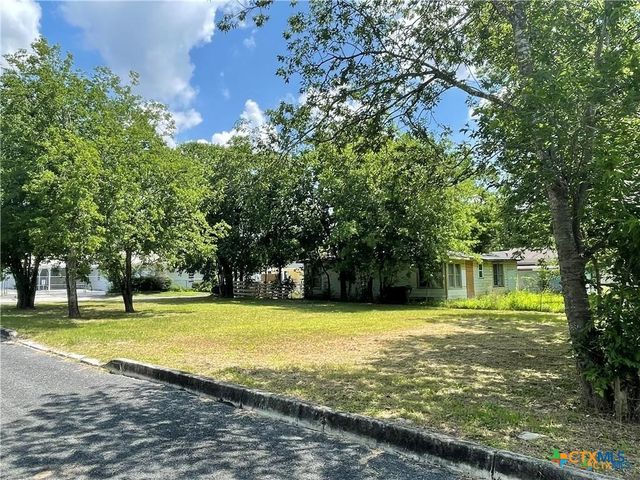 557 Silva Street, Seguin, TX 78155