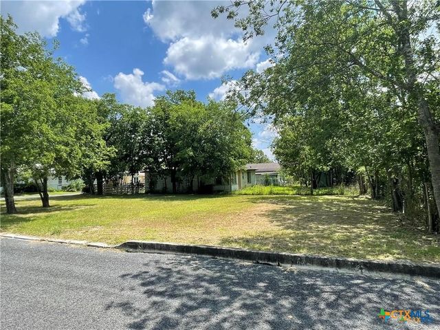 557 Silva Street, Seguin, TX 78155