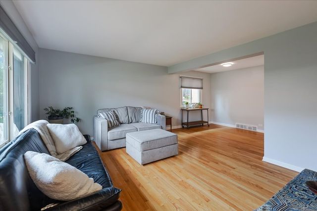 6524 N Northwest Highway A, Chicago, IL 60631