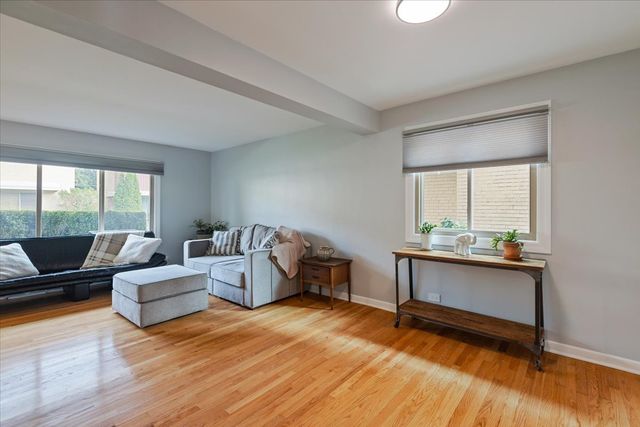 6524 N Northwest Highway A, Chicago, IL 60631