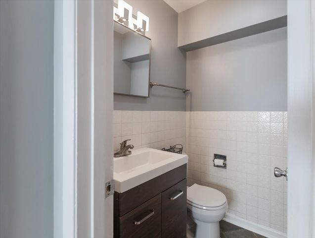 6524 N Northwest Highway A, Chicago, IL 60631