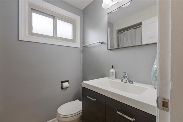 6524 N Northwest Highway A, Chicago, IL 60631
