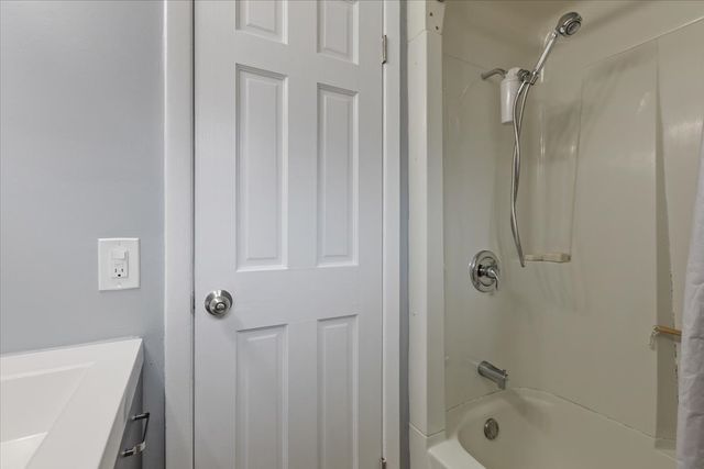 6524 N Northwest Highway A, Chicago, IL 60631