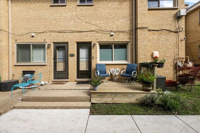 6524 N Northwest Highway A, Chicago, IL 60631