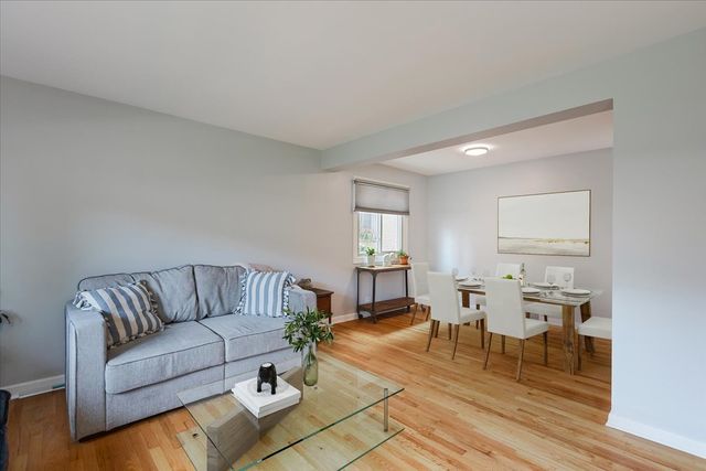 6524 N Northwest Highway A, Chicago, IL 60631