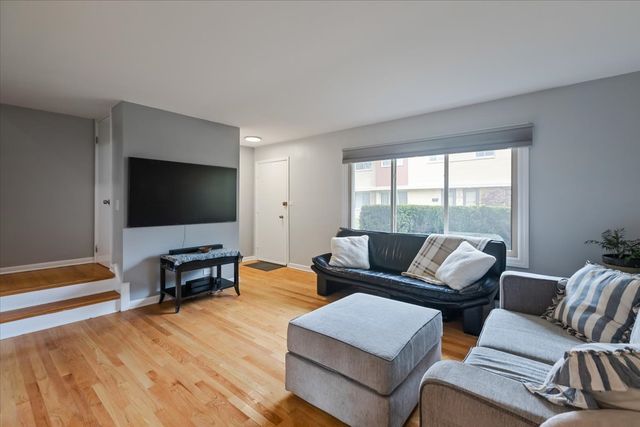 6524 N Northwest Highway A, Chicago, IL 60631