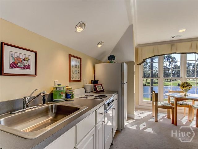 10 Pineside Lane, Savannah, GA 31411