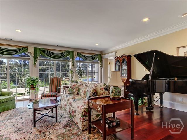 10 Pineside Lane, Savannah, GA 31411