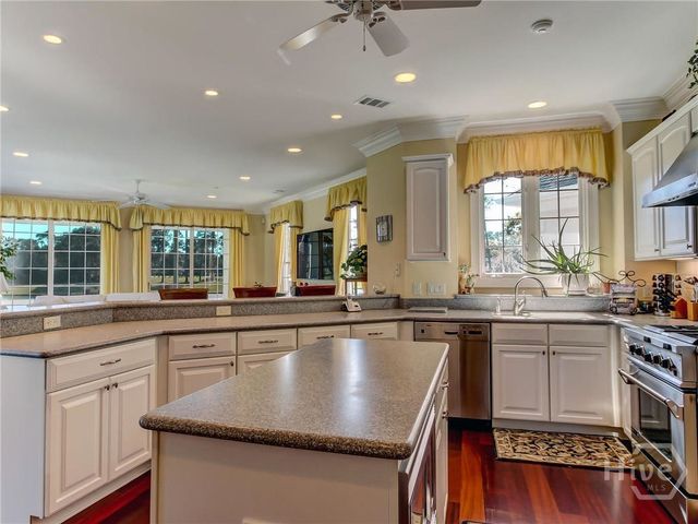 10 Pineside Lane, Savannah, GA 31411