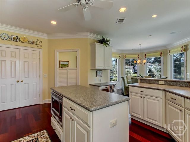 10 Pineside Lane, Savannah, GA 31411