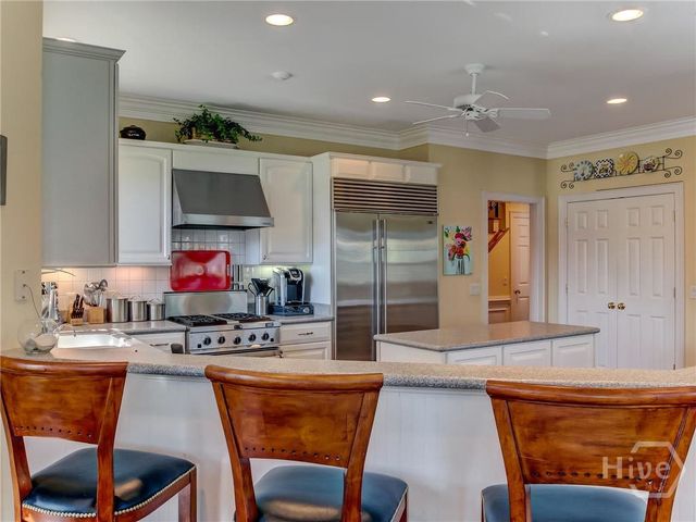 10 Pineside Lane, Savannah, GA 31411