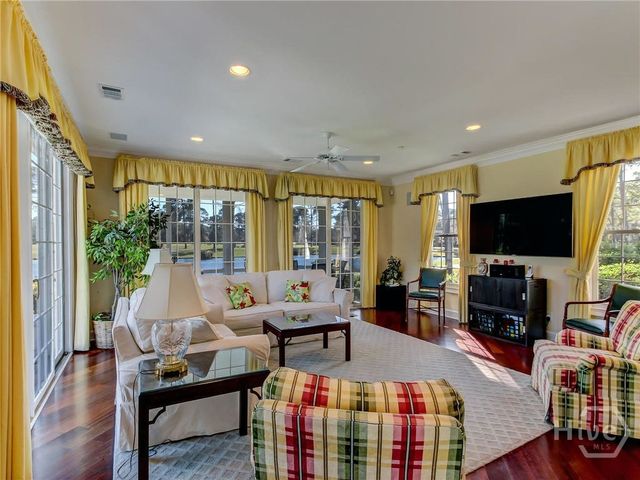 10 Pineside Lane, Savannah, GA 31411