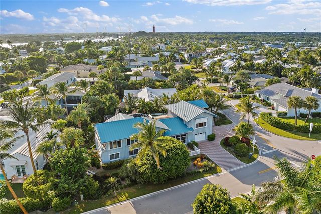 219 Colony Rd, Jupiter Inlet Colony, FL 33469