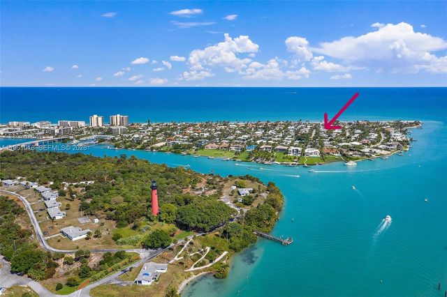 219 Colony Rd, Jupiter Inlet Colony, FL 33469
