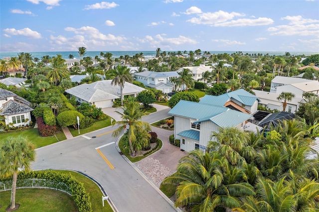 219 Colony Rd, Jupiter Inlet Colony, FL 33469