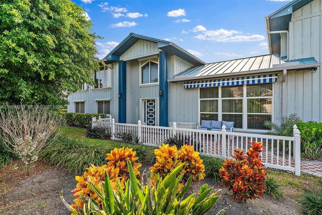 219 Colony Rd, Jupiter Inlet Colony, FL 33469