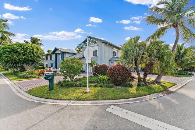 219 Colony Rd, Jupiter Inlet Colony, FL 33469
