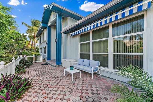 219 Colony Rd, Jupiter Inlet Colony, FL 33469