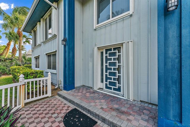 219 Colony Rd, Jupiter Inlet Colony, FL 33469