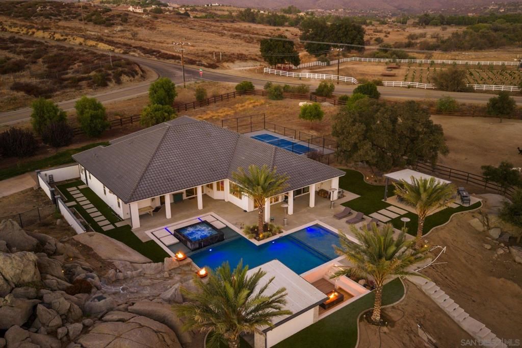39025 E Benton Rd, Temecula, CA 92592 — photo 2