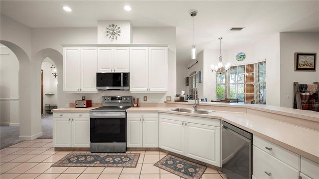 318 HAMILTON SHORES DRIVE NE, Winter Haven, FL 33881