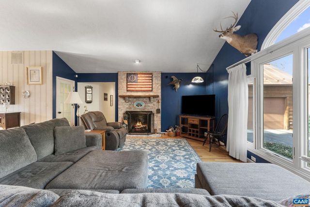 669 JAMES RIVER RD, Scottsville, VA 24590