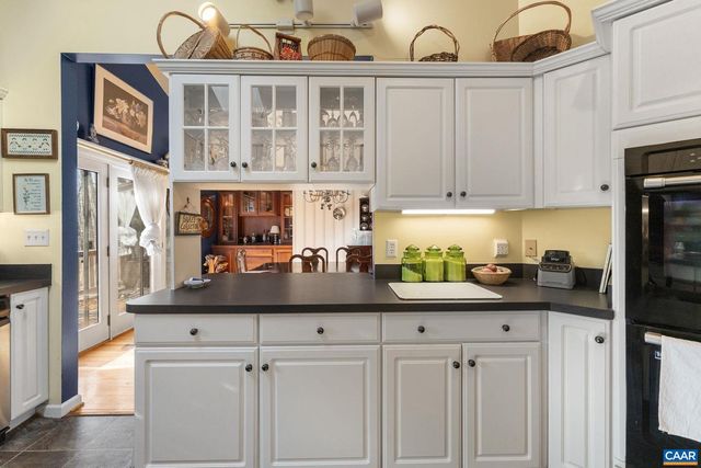 669 JAMES RIVER RD, Scottsville, VA 24590