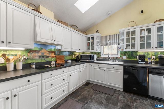 669 JAMES RIVER RD, Scottsville, VA 24590