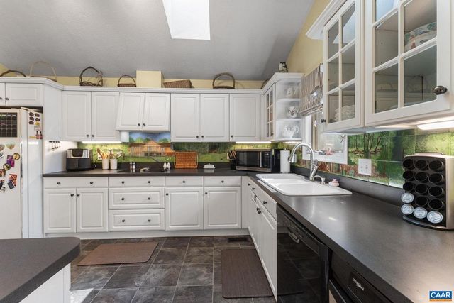 669 JAMES RIVER RD, Scottsville, VA 24590