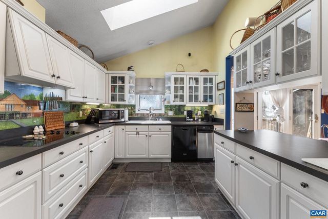 669 JAMES RIVER RD, Scottsville, VA 24590